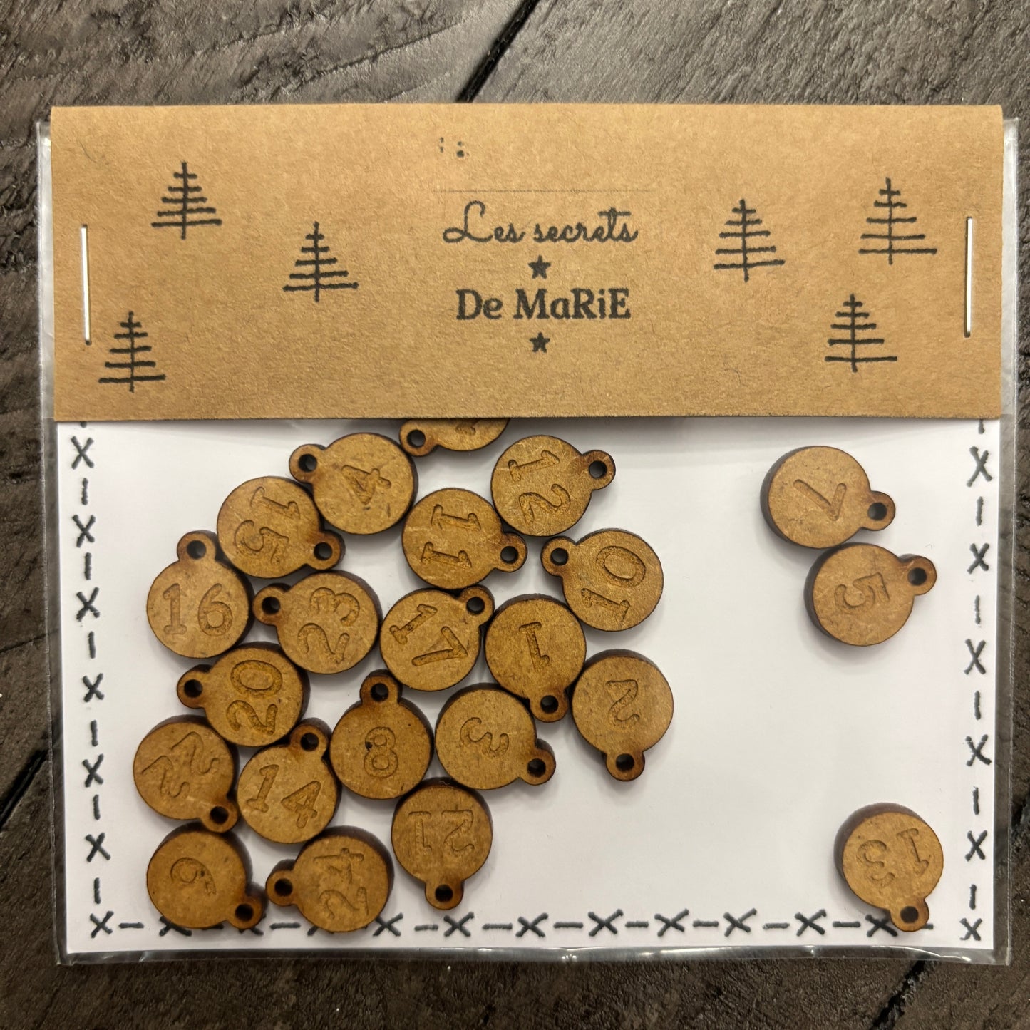 Mini Wood Advent Buttons ~ Les Secrets de Marie