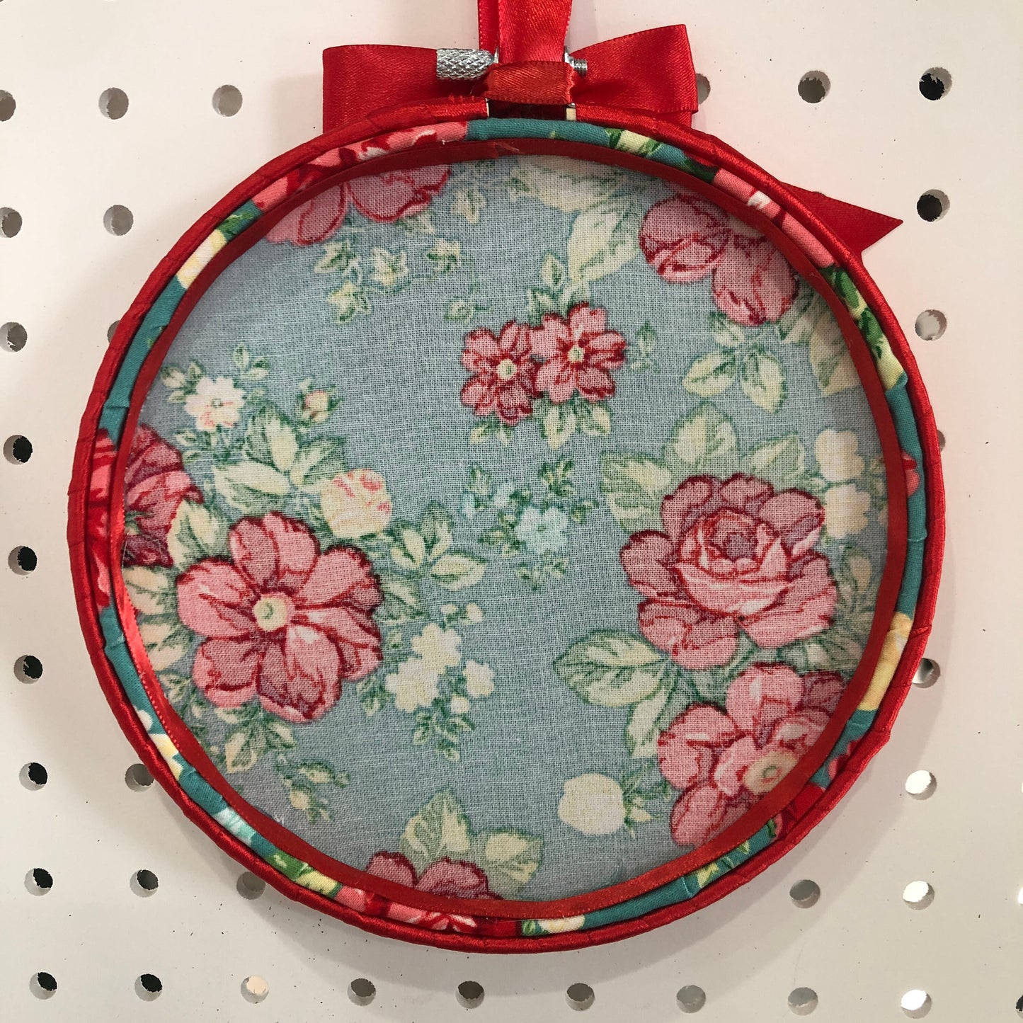 Pioneer Woman Needle Minder Hoop ~ Needle Minder Display