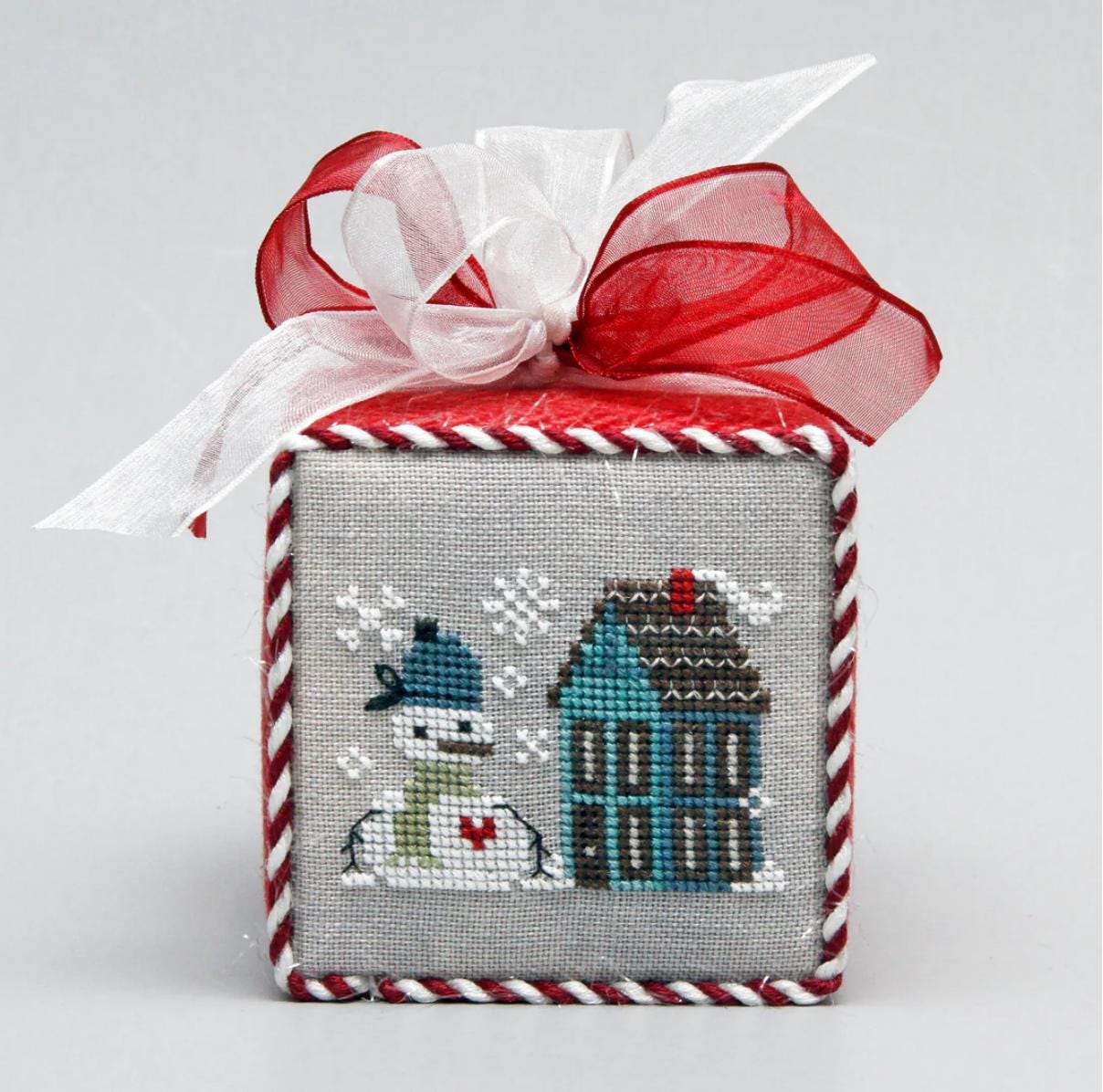 Frosty Frill ~ Heart in Hand