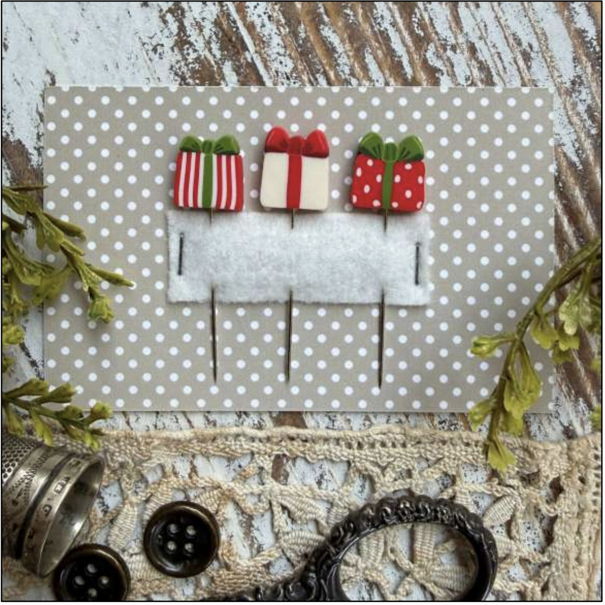 * PREORDER * Christmas Gifts Pin Set ~ Puntini Puntini ~ Needlework Marketplace 2026