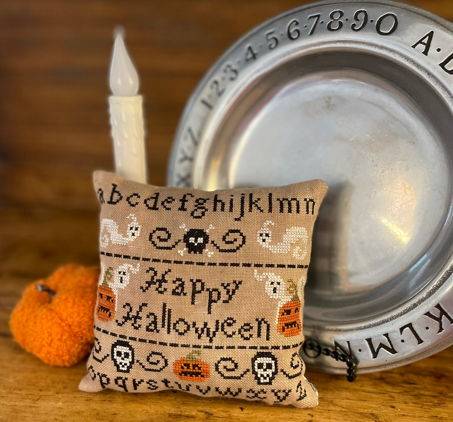 PRE-ORDER ** Happy Halloween Sampler ~ Needlework Marketplace 2025 ~ Mani di Donna