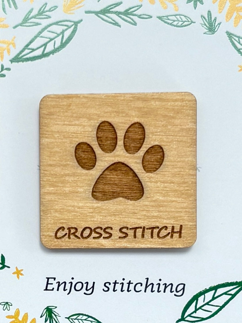 Paw Print Wooden Needle Minder ~ Daria Makes
