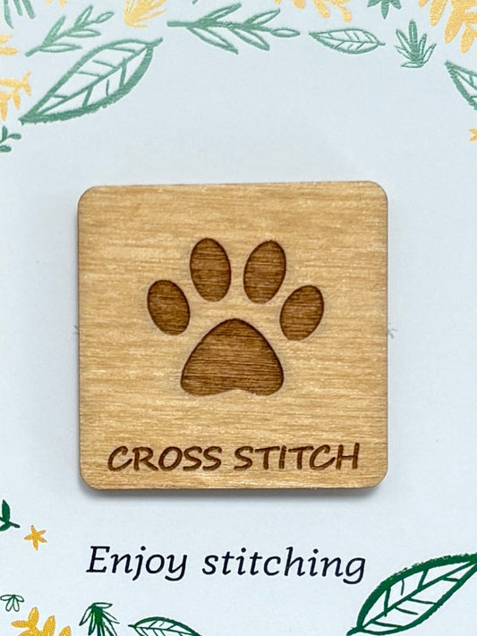 Paw Print Wooden Needle Minder ~ Daria Makes